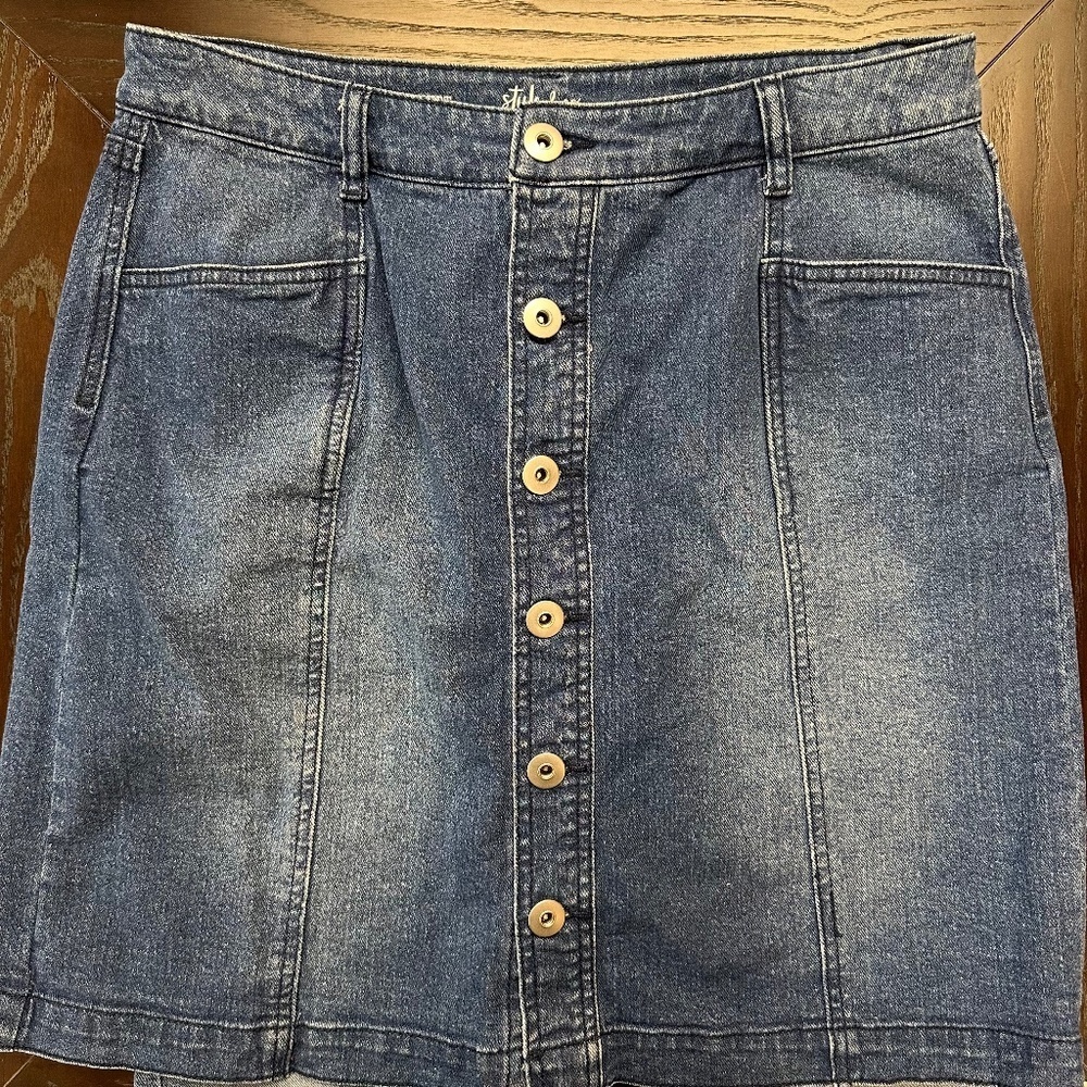 *STYLE & CO* Demin Button Fashion Skirt Size 8